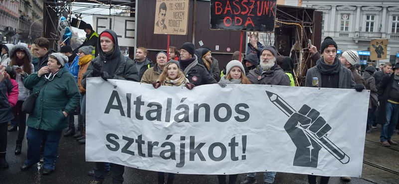 Egy bicskei cég dolgozói túlórázni akarnak és elutasítják a rabszolgatörvényezést