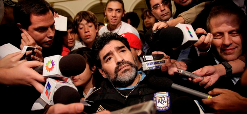 Maradona: "Ha Pelé a futball Beethovenje, akkor én meg Bono vagyok!"