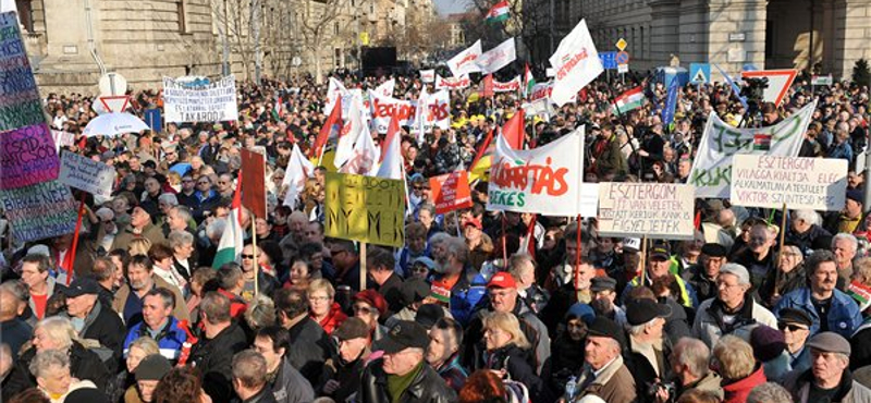 Szolidaritás: a kokárda és a zászló mindenkié