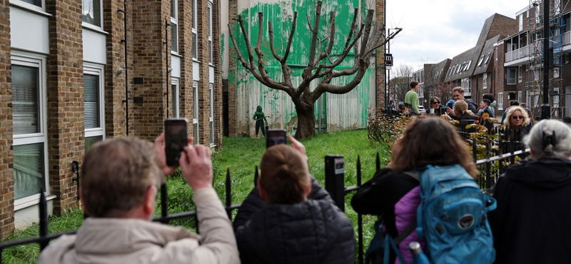 Banksy elismerte, hogy az új, londoni fát ábrázoló falfestmény a saját munkája