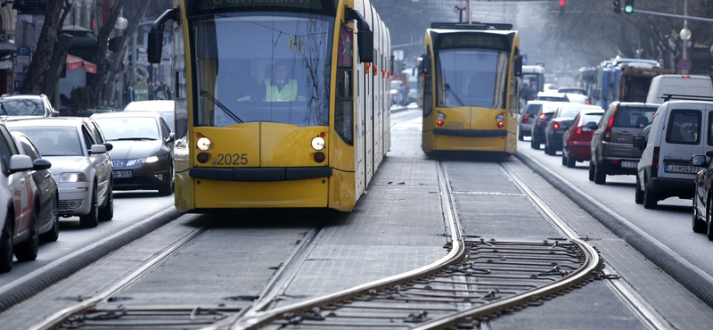 Ritkábban jár hétfőtől több budapesti busz és villamos