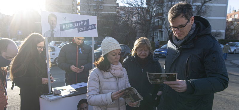 Kétszer 235 ezer aláírást gyűjtött össze az ellenzék a népszavazásra