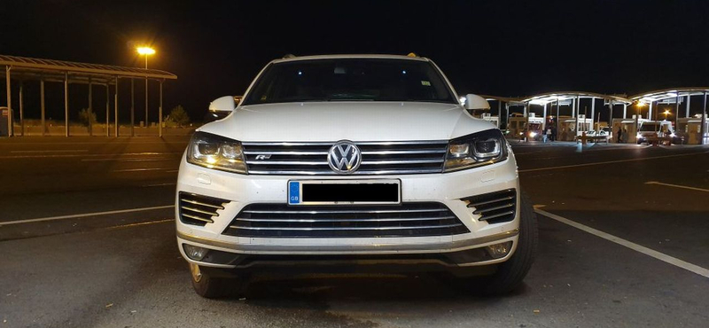 Szép példány ez a lopott VW Touareg R, amely fennakadt a határon