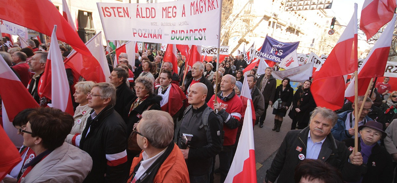 Március 15.: nem számoltak be a tüntető lengyelekről, bojkottot hirdet a Gazeta Polska 