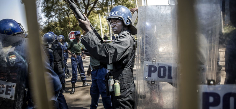 A kétharmad ellen tüntető tömegbe lőtt a katonaság Zimbabwéban