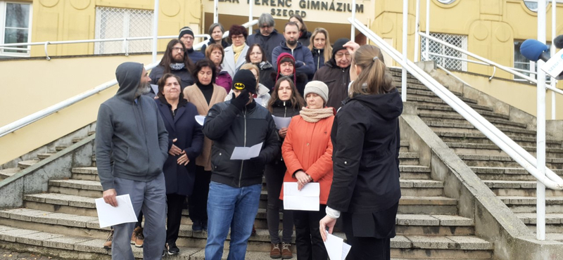 "A csend nem rend" - üzenték szegedi szülők, több tanár ott sem tart órát