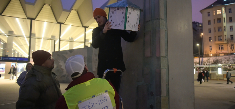 Hiába hittük, hogy megjavult a Széll Kálmán téri óra