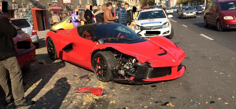 Videó: Így törték ripityára a 400 milliós Ferrarit