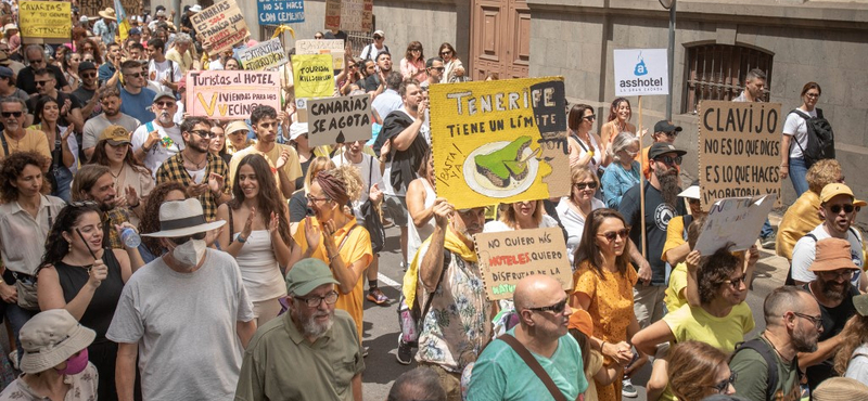Tízezrek tüntettek a Kanári-szigeteken a fenntarthatatlan turizmus ellen