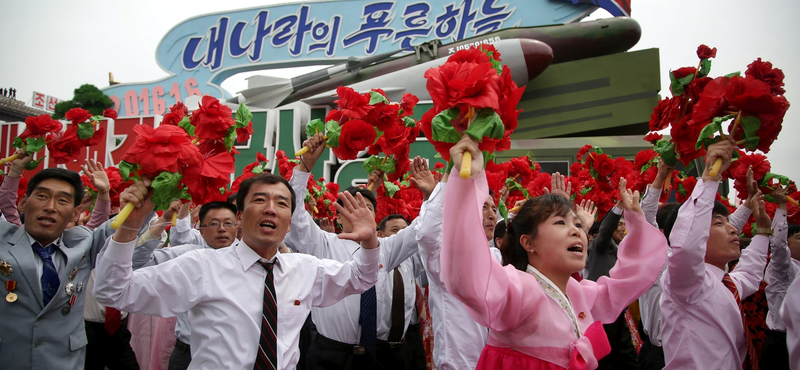 Plüssmackókkal csaphatják be Kim Dzsong Unt az észak-koreaiak