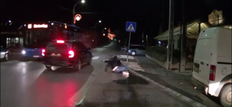 Videó: Ezért figyeljen a buszok mellett a gyalogosokra!