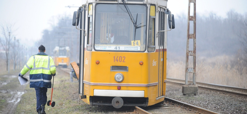 Fotó: Kisiklott a 41-es villamos