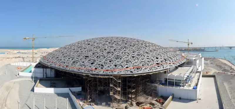 Ezt a time lapse videót látni kell: így épült fel a Louvre Abu-Dzabiban