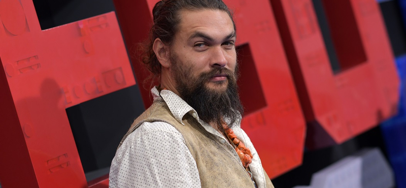 Kigyulladt Jason Momoa gépe, gyorsan le kellett szállniuk