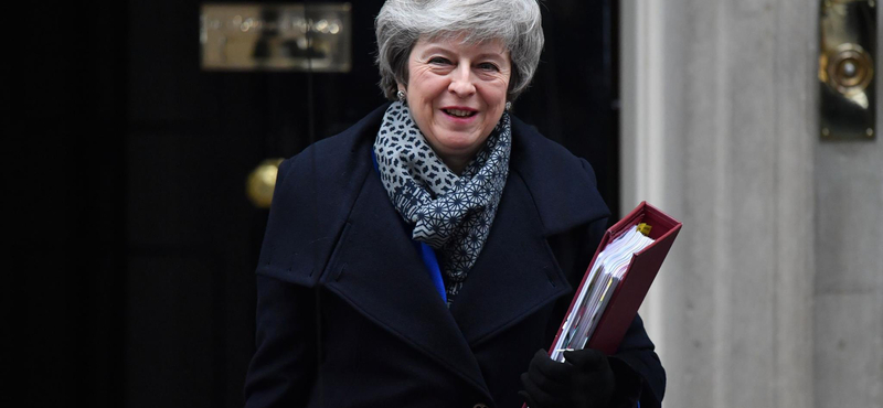 Theresa May új Brexit-javaslatokkal megy Brüsszelbe