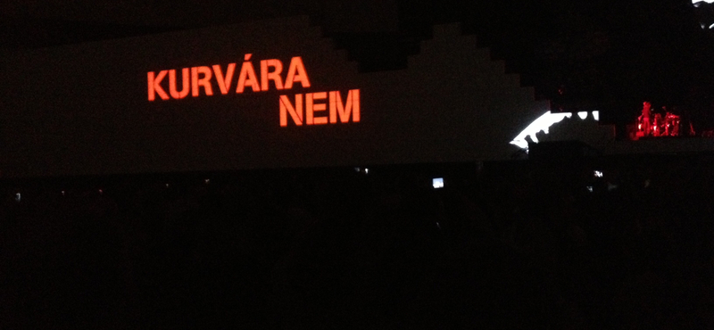 Roger Waters magyarul üzent: "Kurvára nem" szabad bízni a kormányban