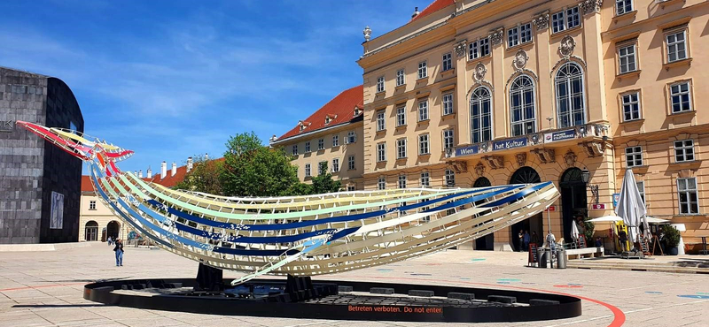 Öttonnás acélbálna vetődött partra Bécsben