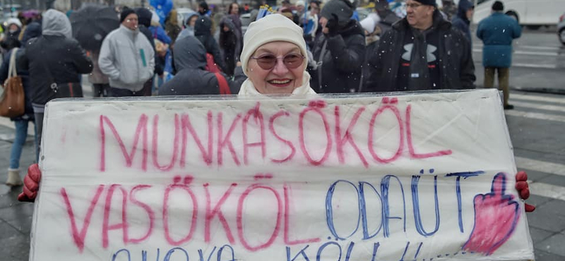 Parragh szerint előkészítetlen a túlóratörvény, Garancsiék nem használják. De akkor ki kérte?