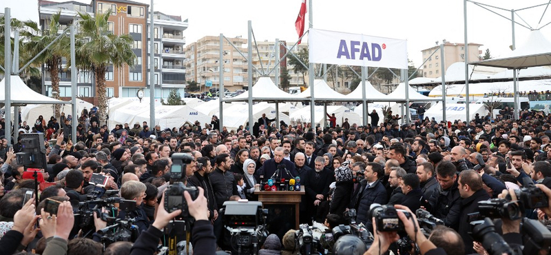 Erdogan: Nincsenek szavak a földrengés miatt érzett fájdalmunkra