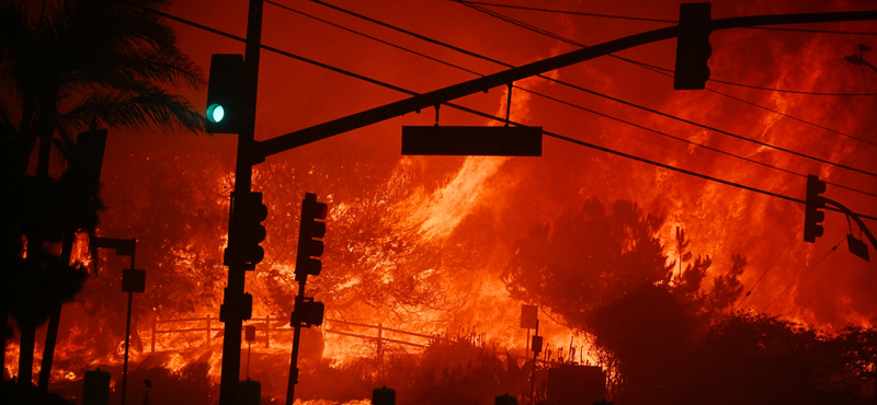 Tizenhatra emelkedett a Los Angeles-i tűzvész áldozatainak száma