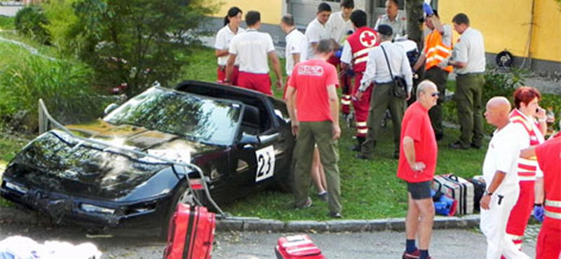 Corvette csapódott a nézők közé egy amatőr autóversenyen - fotók