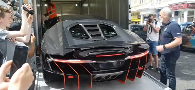 Erre a Lamborghinire még Londonban is megállt az élet – videó