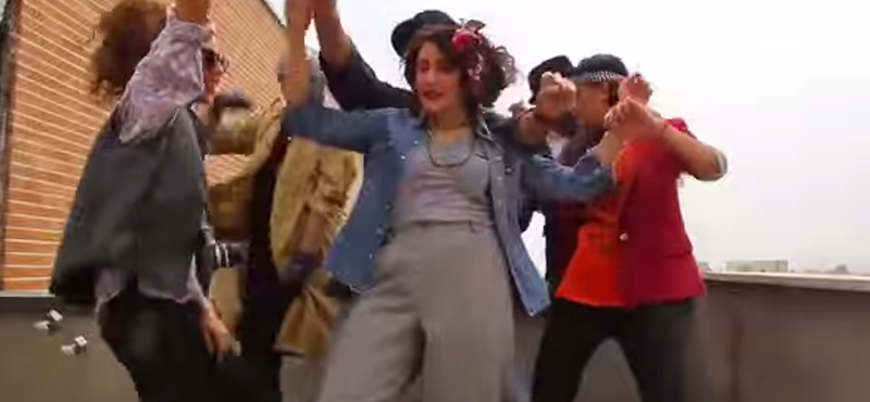 91 ostorcsapás a Happyre táncoló fiataloknak Iránban