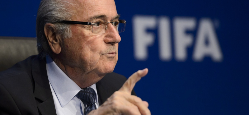 Blatter bebetonozta magát a FIFA elnöki székébe