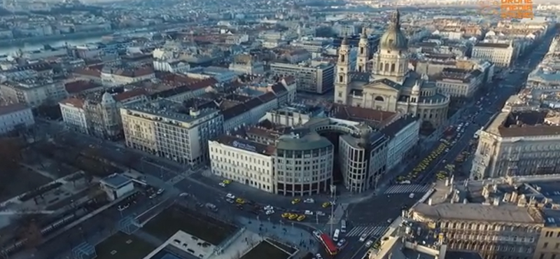 Drónvideón a Deák téri taxisblokád