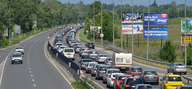 Tíz kilométeres a dugó az M5-ösön