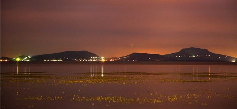 A nap képei: szürreális felhők a Balatonnál