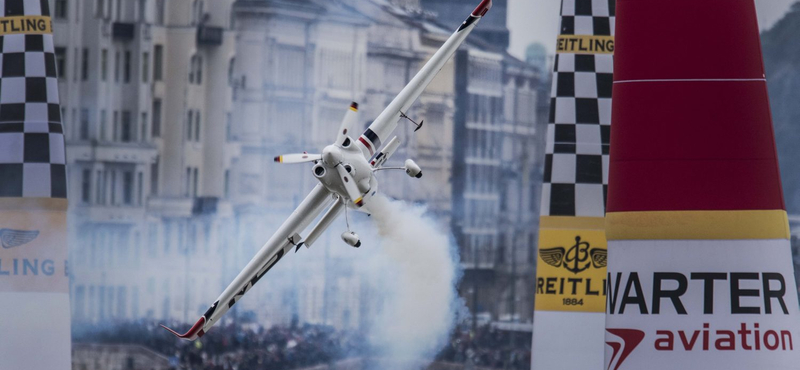 Lezuhant és meghalt a Red Bull Air Race egyik pilótája