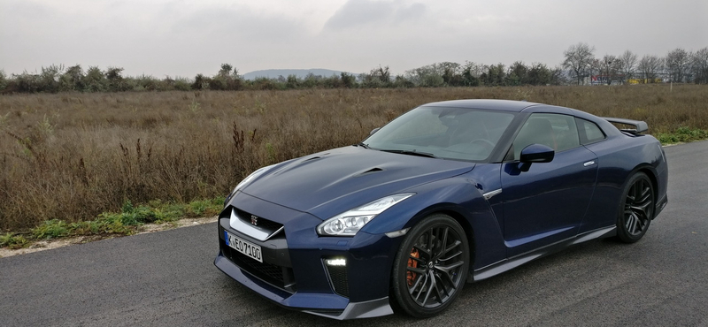 Nissan GT-R-teszt: a fejed alig marad a nyakadon