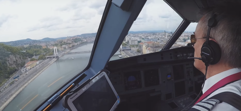 Ezt látták a pilóták, amikor a Wizz Air repülője alacsonyan szállt Budapesten – videó