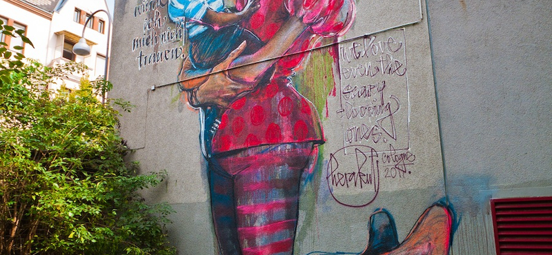 Street art percek: Tűzfal kutyussal