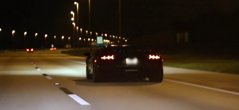 Lekapcsoltak egy nőt, mert 40-nel hajtott Lamborghinijével az autópályán