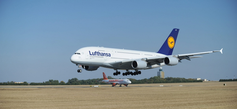 Óriásrepülő jött Budapestre, délben landolt a Superjumbo