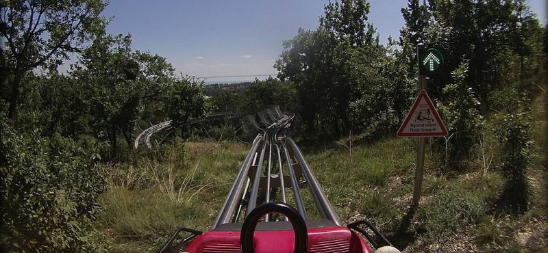 Súlyosan megsérült a balatonfűzfői bobból kizuhant férfi