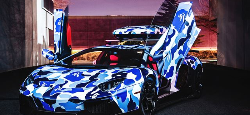 Egy Lamborghini Aventador kékben terepszínű?