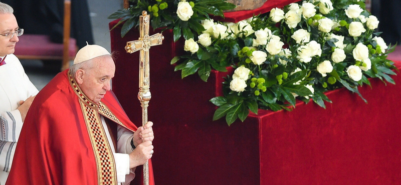 Ferenc pápa tisztázta, hogy miért tartja bűnnek, de nem büntetendőnek a homoszexualitást