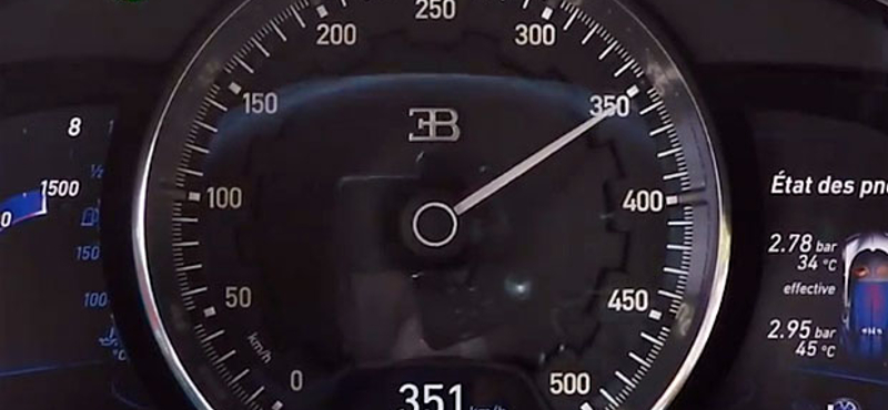 Láthatóan gyerekjáték a Bugatti Chironnak a 351 km/h-s tempó – videó