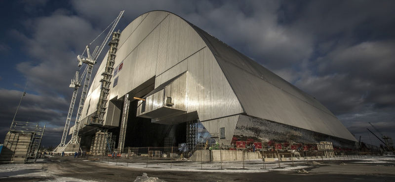 Kezd tönkremenni a csernobili atomerőmű régi szarkofágja, le kell bontani