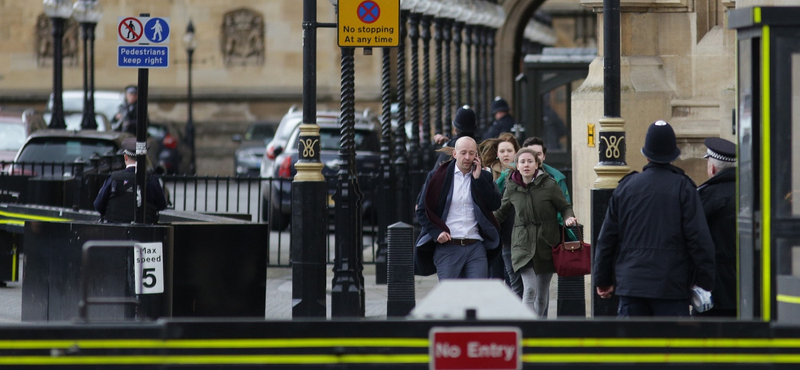 Londoni terror: hét embert már őrizetbe vettek