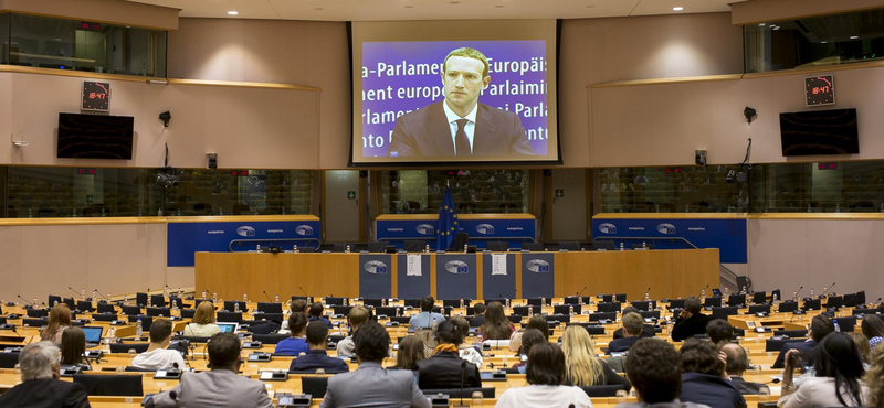 Mark Zuckerberg ma nem alszik nyugodtan, az Európai Parlament belengette a Facebooknak a vörös zászlót