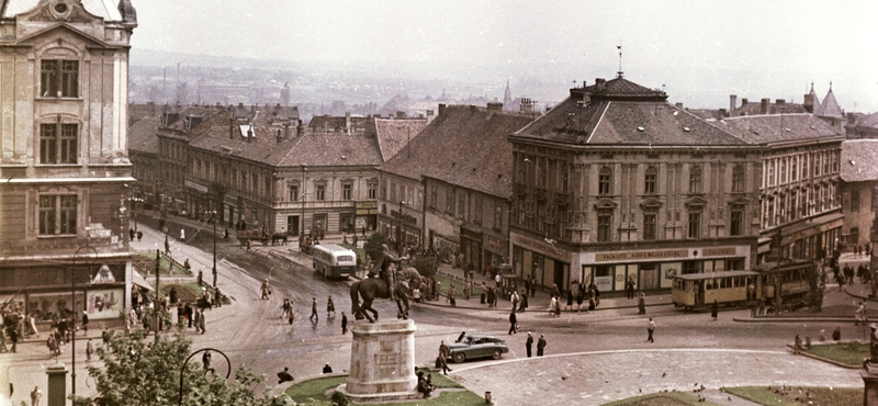 Sárga villamost kap Pécs