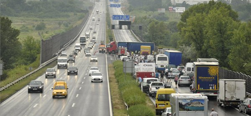 Gigadugó van az M3-ason, Budapest alatt - fotó