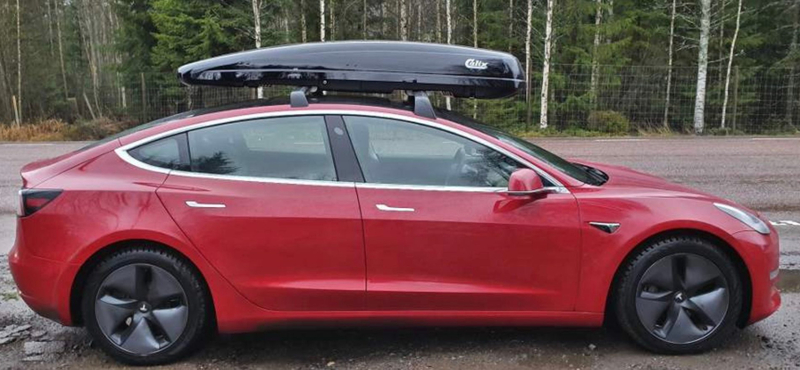 Fordítva tette fel a síboxot egy autós, meglepő eredményre jutott