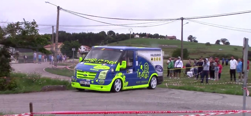 Videó: Ford Transittal versenyeztek egy spanyol ralisprint-futamon