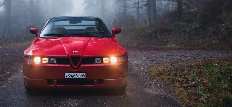 Igazi tekintetmágnes ez a 31 éves Alfa Romeo SZ