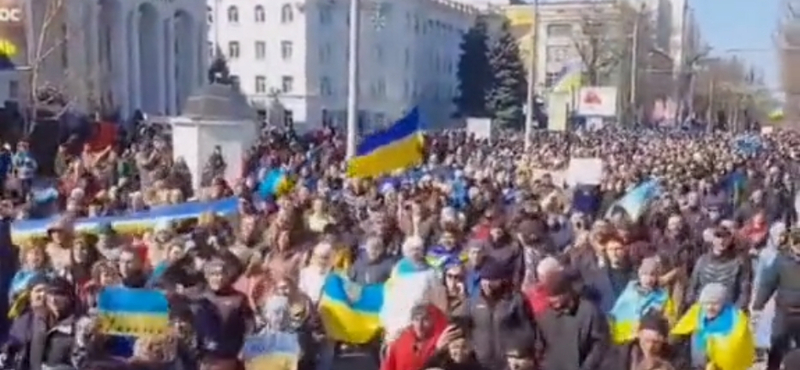 Így ünneplik a herszoniak a felszabadulást – videók